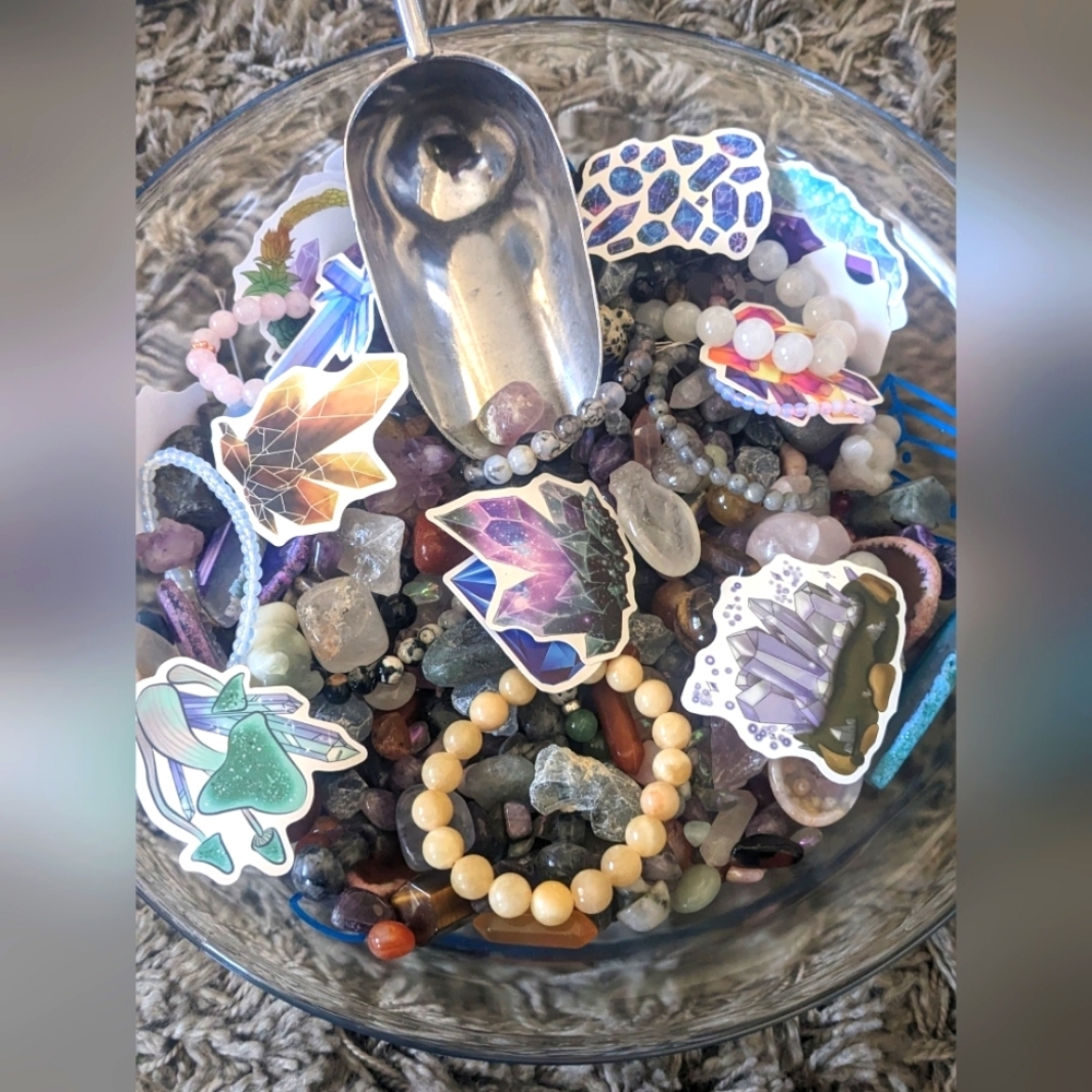🎊🔮1 scoop of magical crystal confetti 🔮🎊